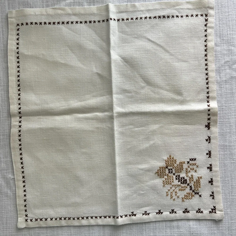 Vintage Mid Century Linen Napkins Hand Embroidered Floral‎ Set of Four